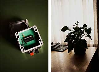 [Links:] Ein Modell jenes Timers, der auf dem Flug Pan Am 103 die Explosion ausgelöst haben soll. [Rechts:] Stillleben aus der dritten Etage des Nova-Park.