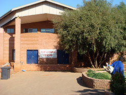 public viewing - public painting – Bilderübergabe in Masibambane / im Masibambane College, 2008