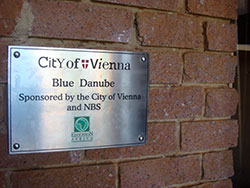 public viewing - public painting – Bilderübergabe in Masibambane / im Masibambane College, 2008